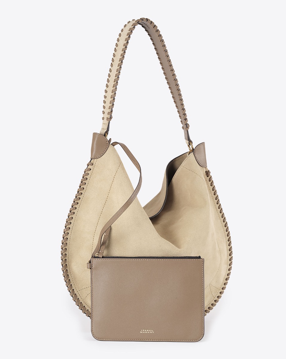 Sac Oskan Hobo Soft Isabel Marant en cuir suédé sable tréssé. Vue de profil. Détail de la pochette en cuir à l'intérieur.