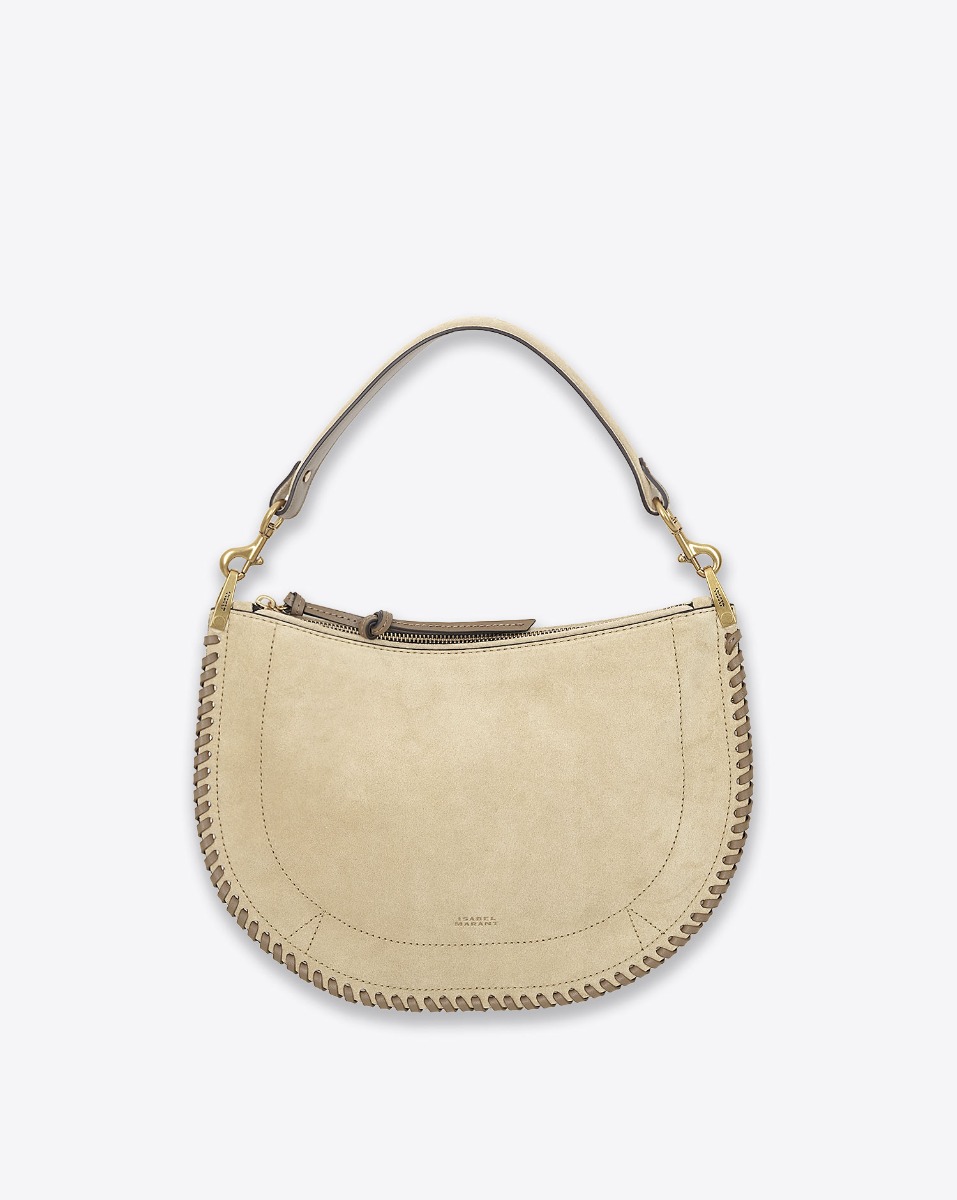 Sac Oskan Soft Zip tréssé Isabel Marant en cuir suédé sable. Vue de face. Détail de l'anse courte amovible.