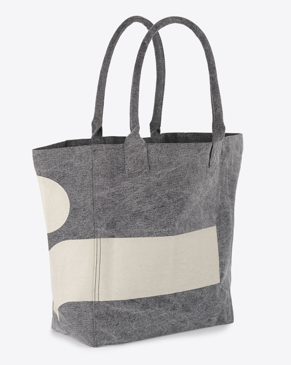 Cabas Yenky Small Isabel Marant en coton écoresponsable, anthracite, logo vert d'eau. Vue de profil.