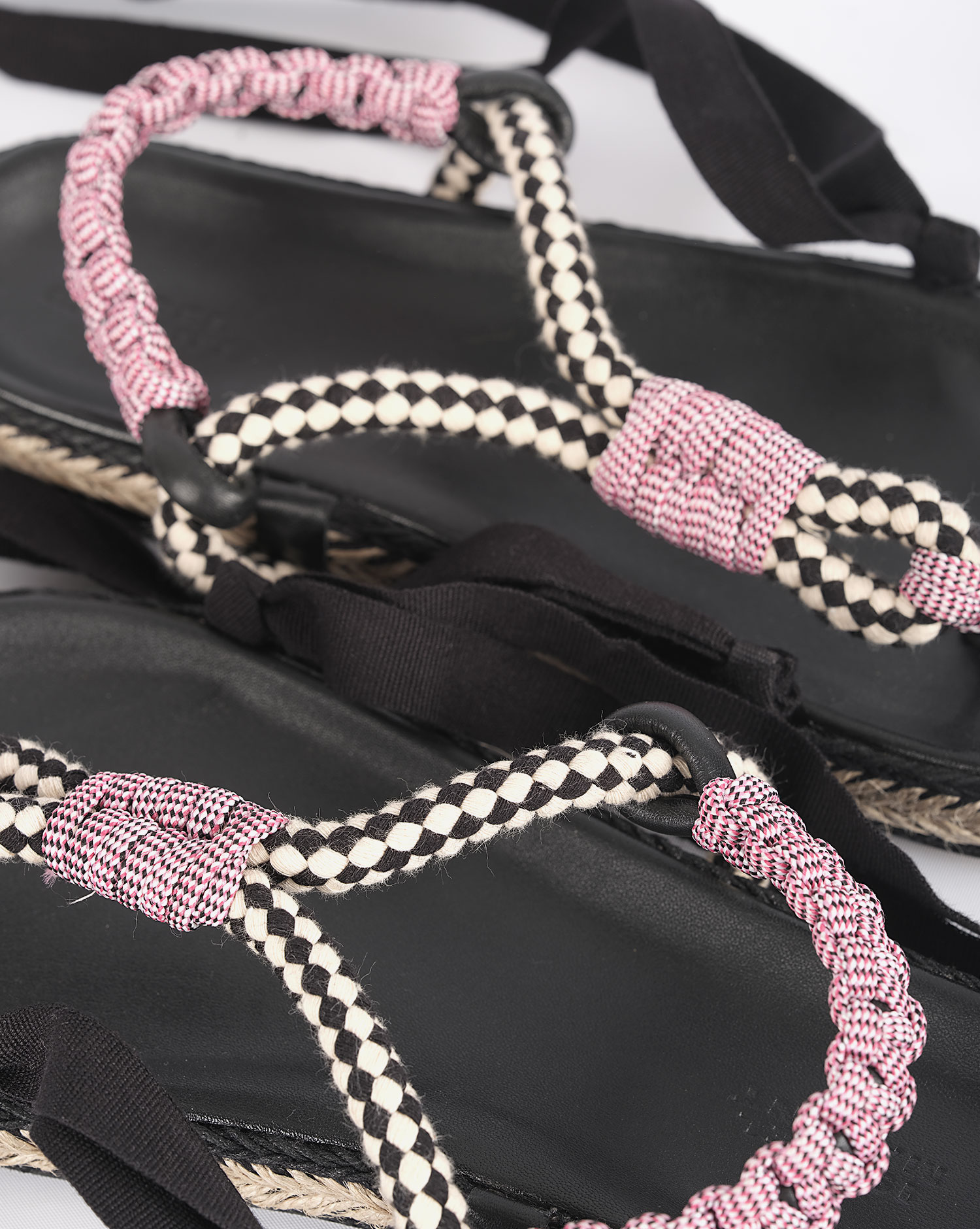 Sandales plates Gypsa Isabel Marant noires. Vue détails. 