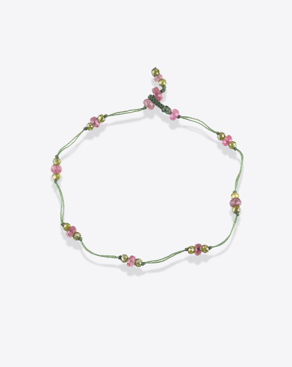 Bracelet T.Bee Duo Sharing pierres semi-pr&eacute;cieuses et tourmaline rose sur un fil r&eacute;sistant vert.
