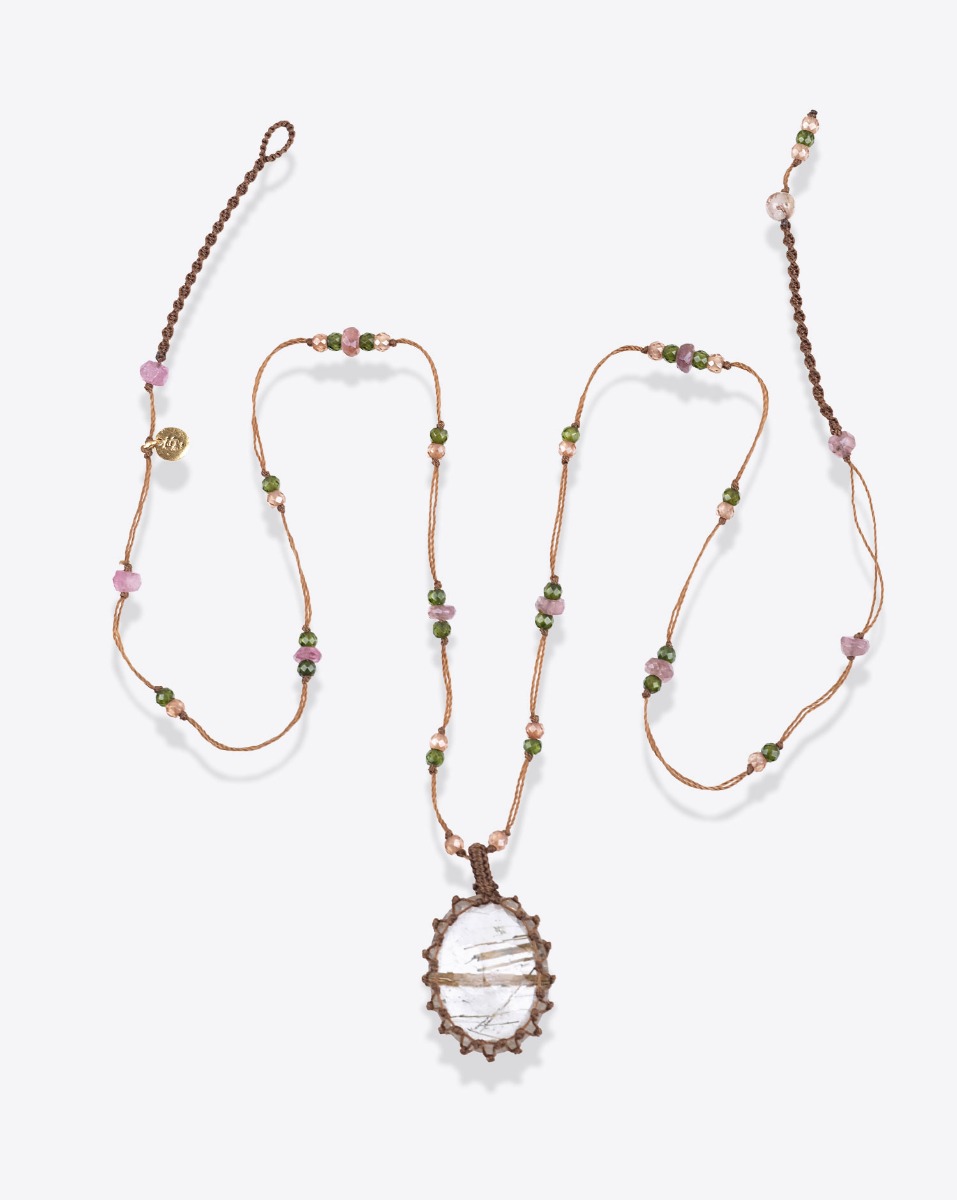 Collier court tib&eacute;tain Sharing en Quartz Rutile Or sur lien beige parsem&eacute; de pierres semi-pr&eacute;cieuses. Pi&egrave;ce unique.