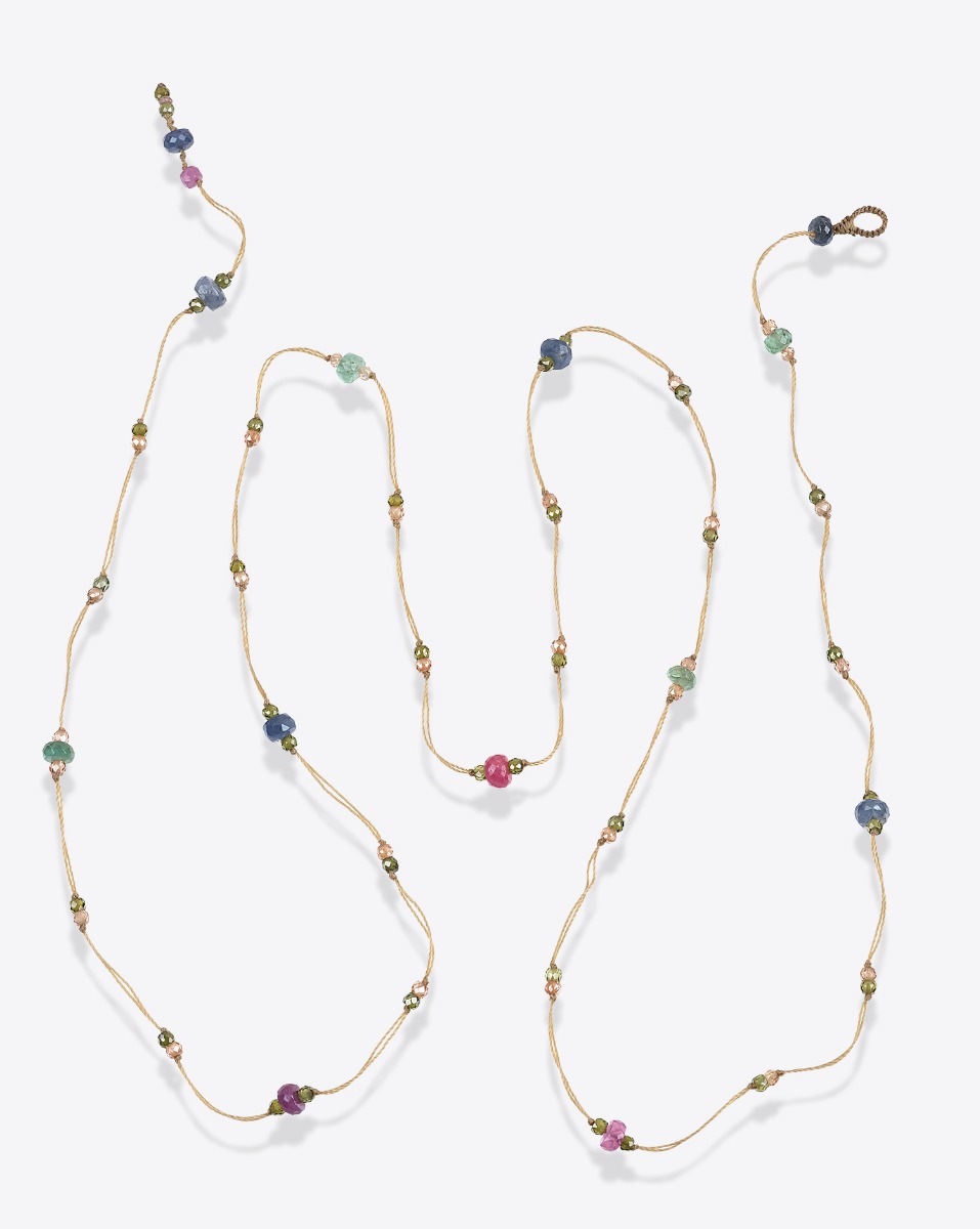 Collier long Laly Precious Sharing sur fil beige parsem&eacute; de pierres semi-pr&eacute;cieuses. A porter long ou en ras-de-cou doubl&eacute; et en bracelet multi-tours.