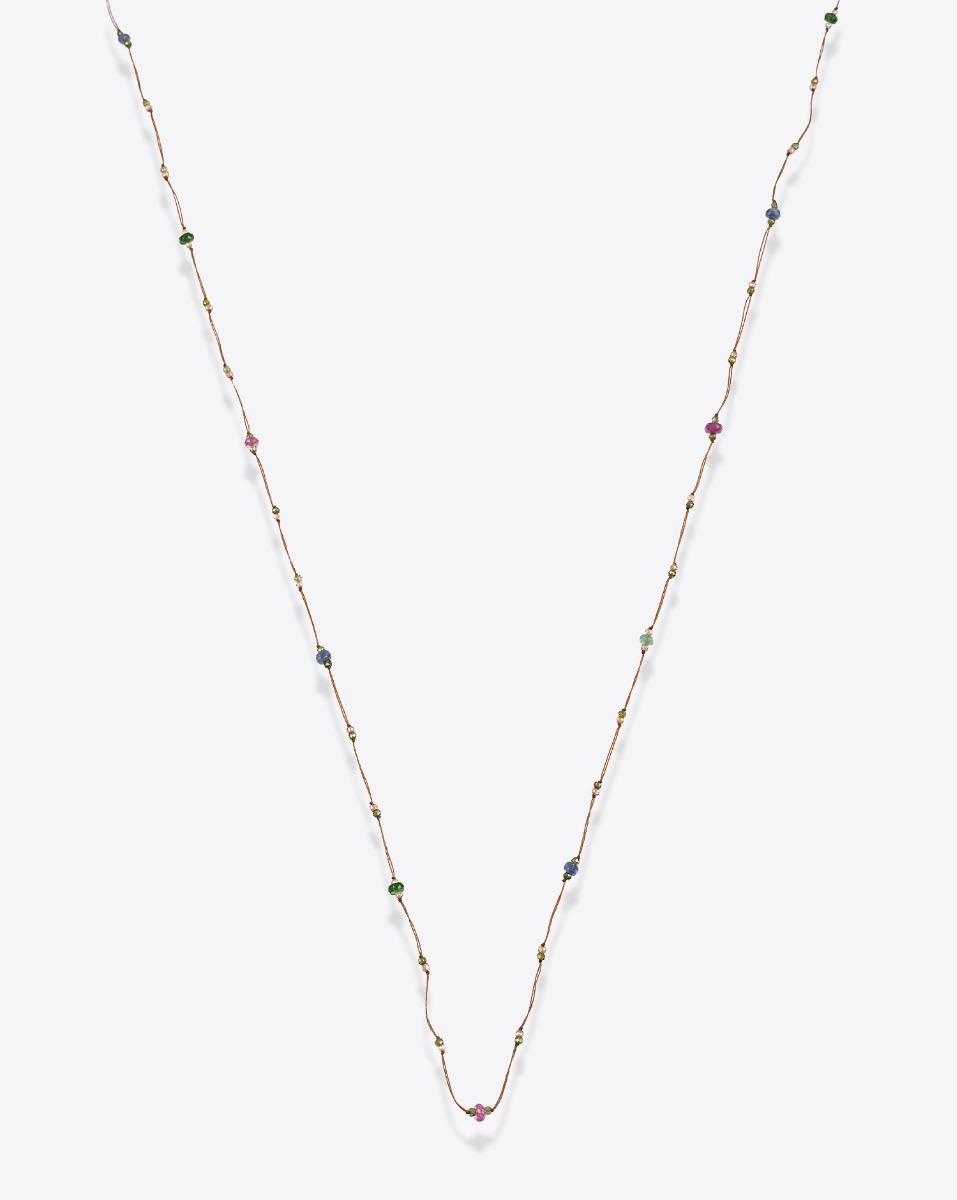 Collier long Laly Precious sur fils tabac parsem&eacute; de pierres semi-pr&eacute;cieuses, vu de face.