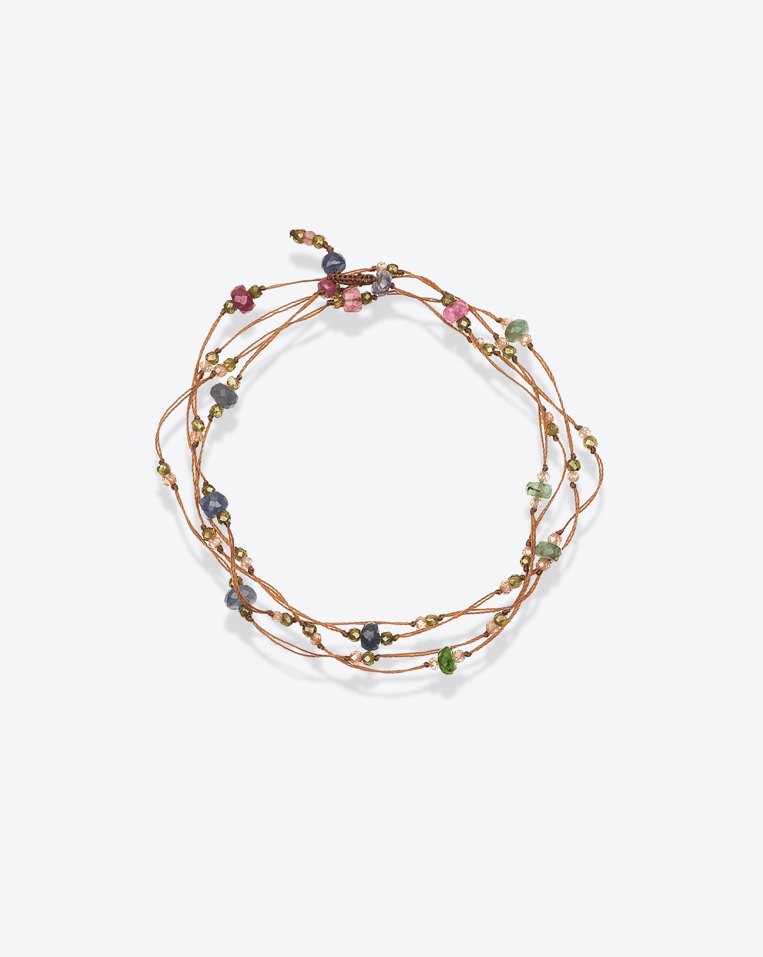 Collier long Laly Precious sur fils tabac parsemé de pierres semi-précieuses à porter également en ras-de-cou doublé ou bracelet multi-tours. Vue en bracelet 4 tours.