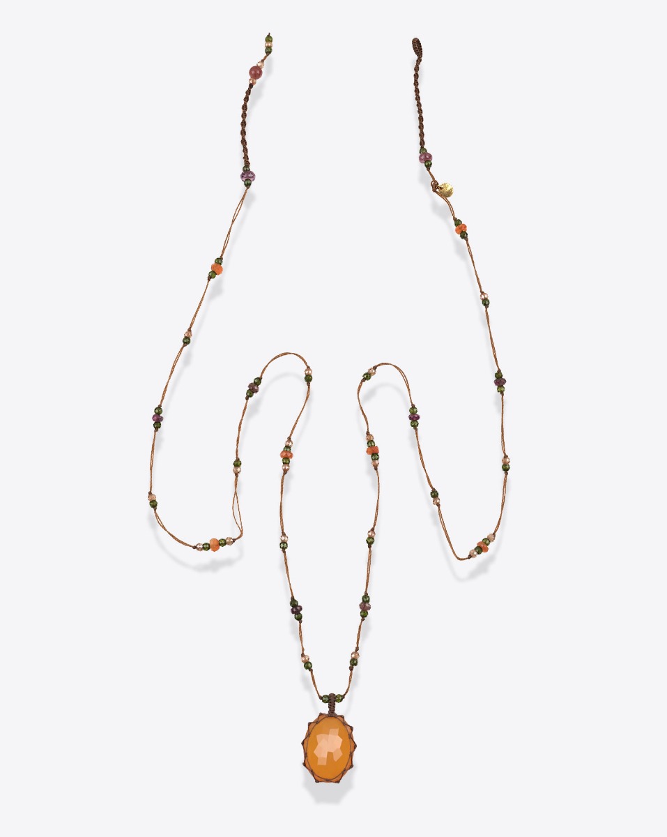 Collier long Tib&eacute;tain Sharing Onyx orange sur fil tabac et pierres semi-pr&eacute;cieuses.