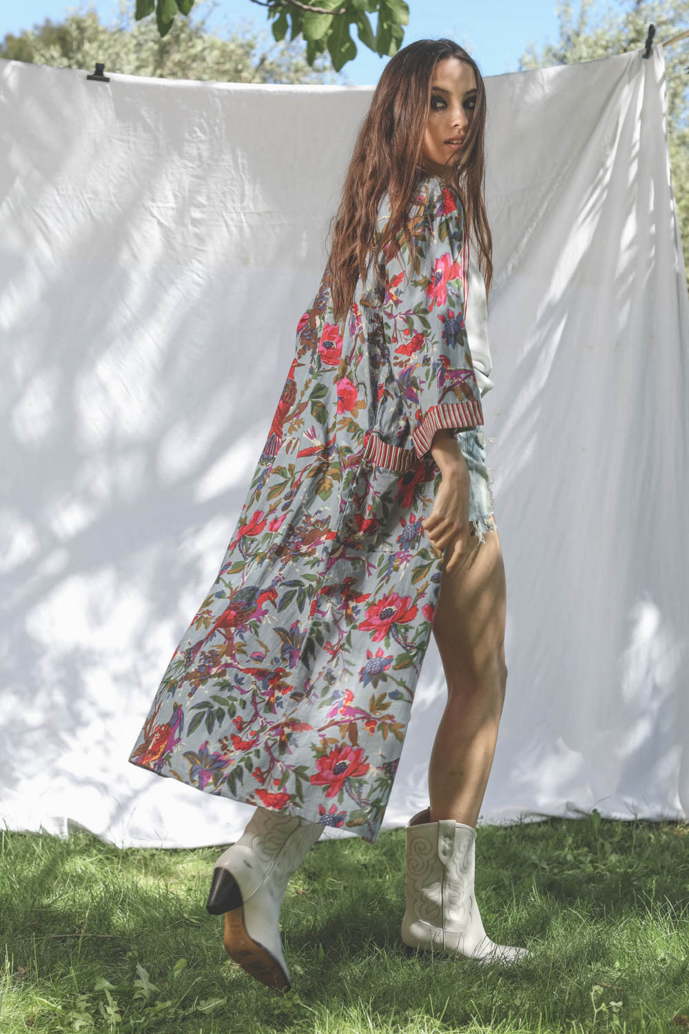 Sharing Bleu Pigeon Kimono 