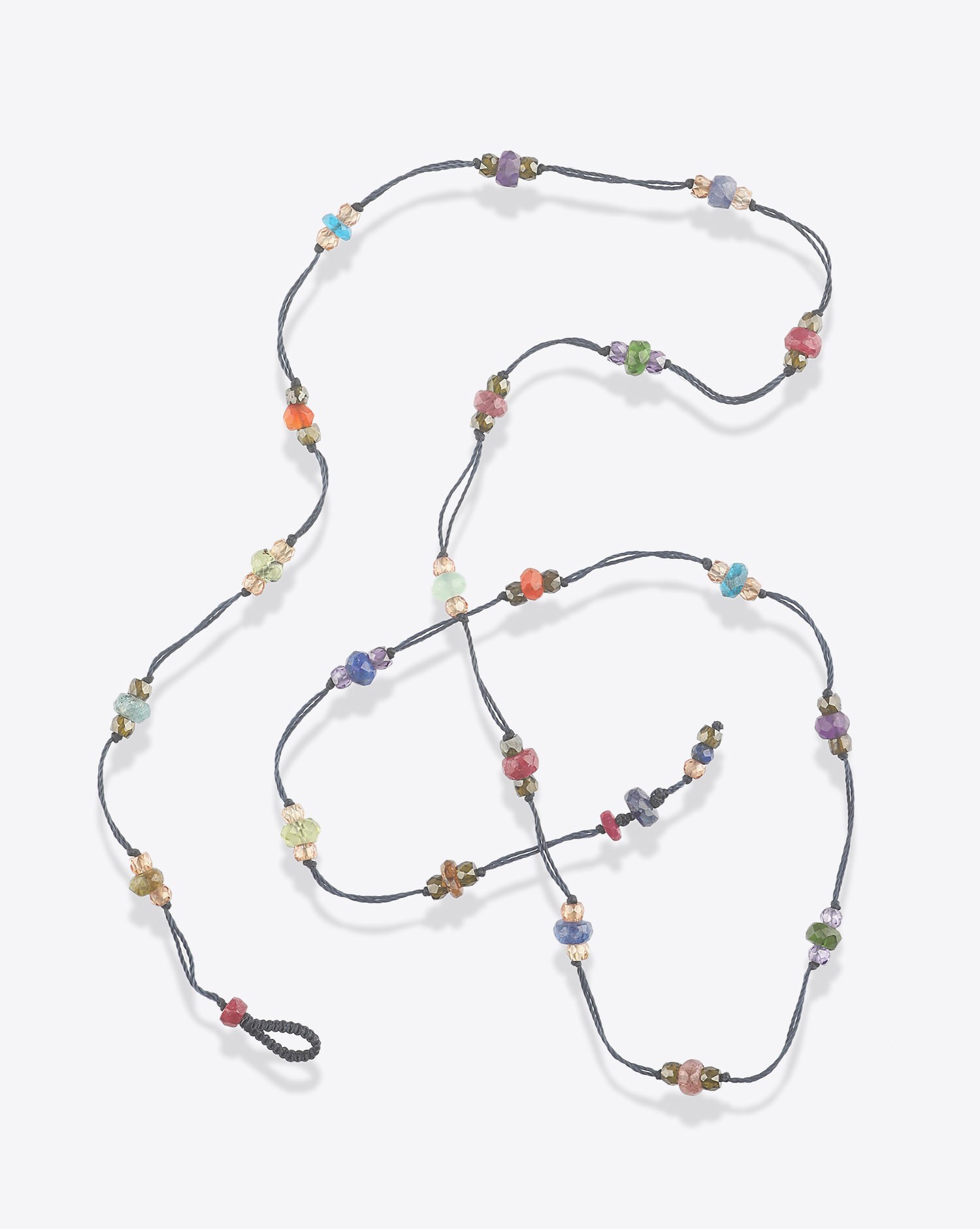 Bracelet multi-tours perles à facette sur cordon Sharing. 