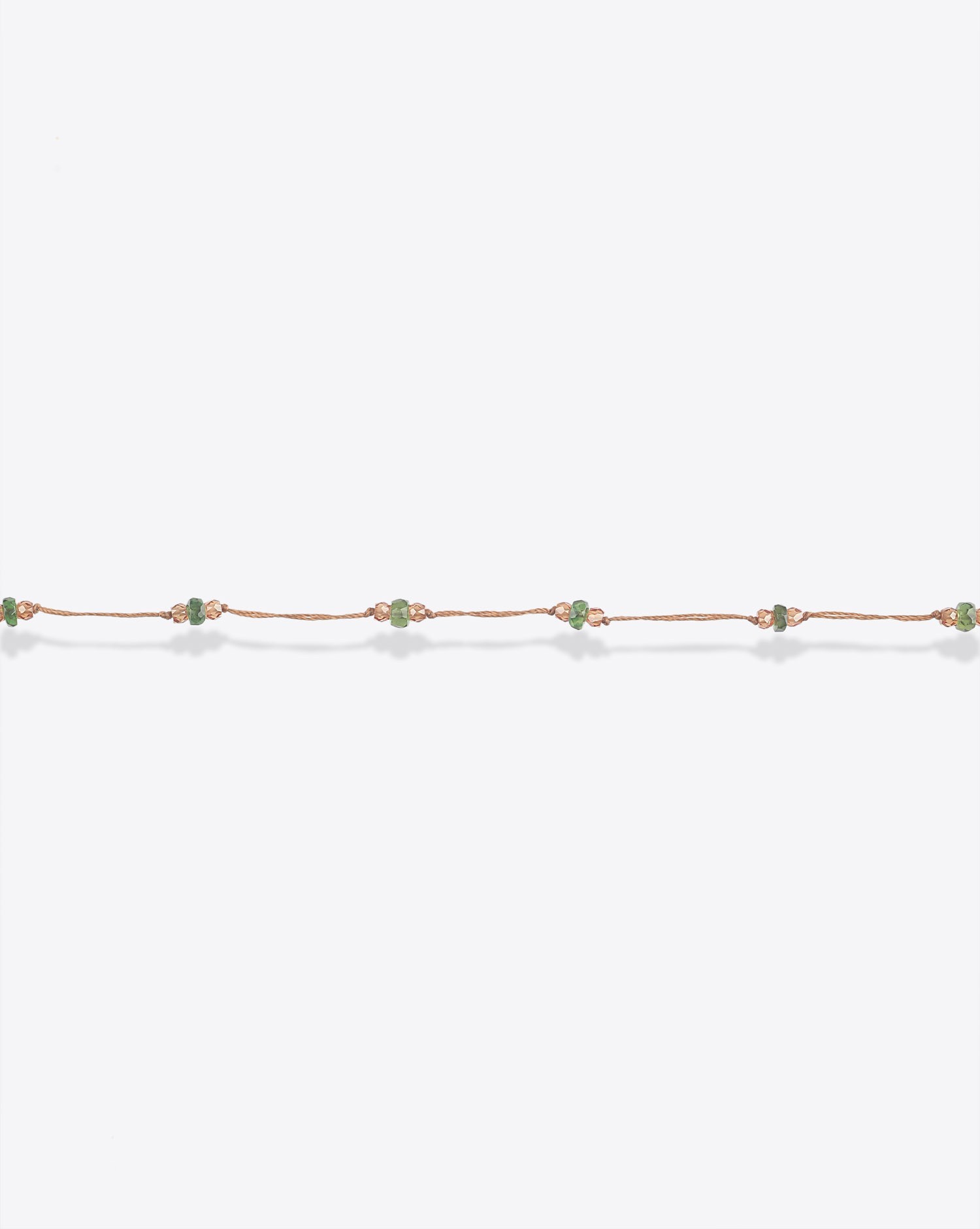 Bracelet multi-tours ou collier de perles sur cordon Sharing.  Détail perles.