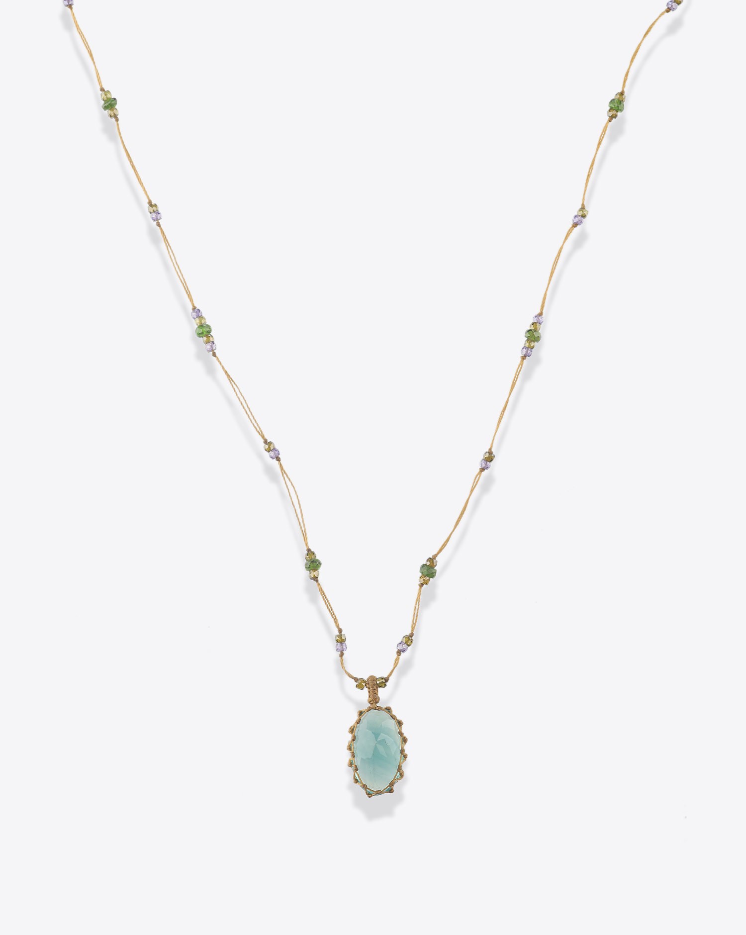 Image du produit Sharing Collier Court Tibétain Sur Cordon Beige Doré - Fluorite Verte   - 2