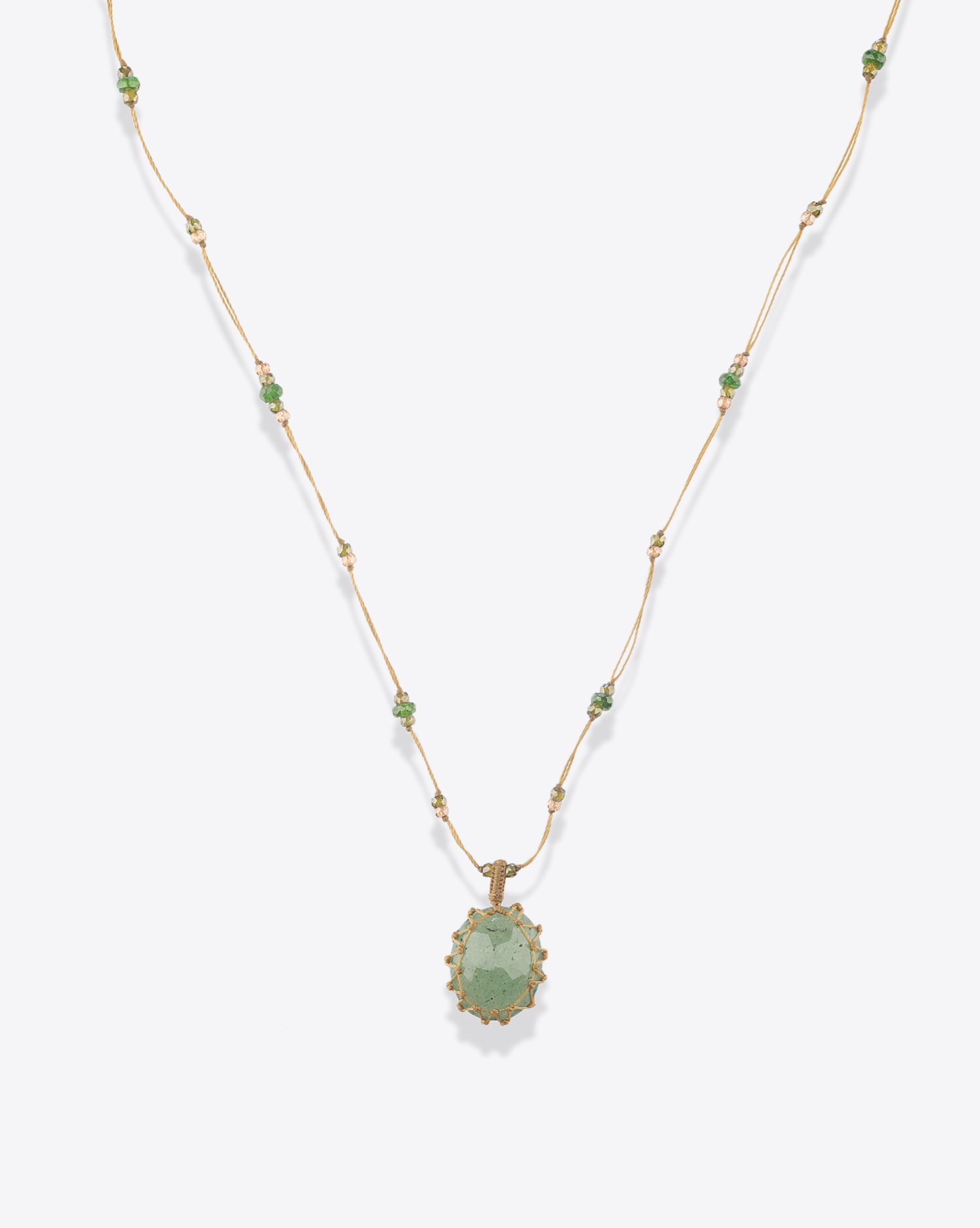 Image du produit Sharing Collier Court Tibétain Sur Cordon Beige Doré - Strawberry Quartz Vert   - 3