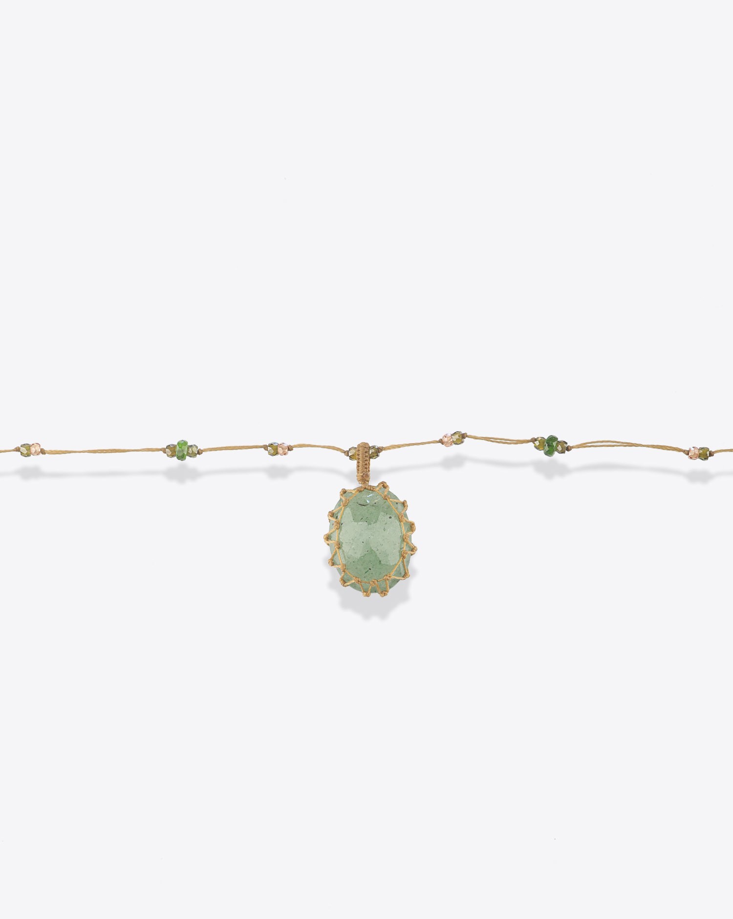 Image du produit Sharing Collier Court Tibétain Sur Cordon Beige Doré - Strawberry Quartz Vert   - 4