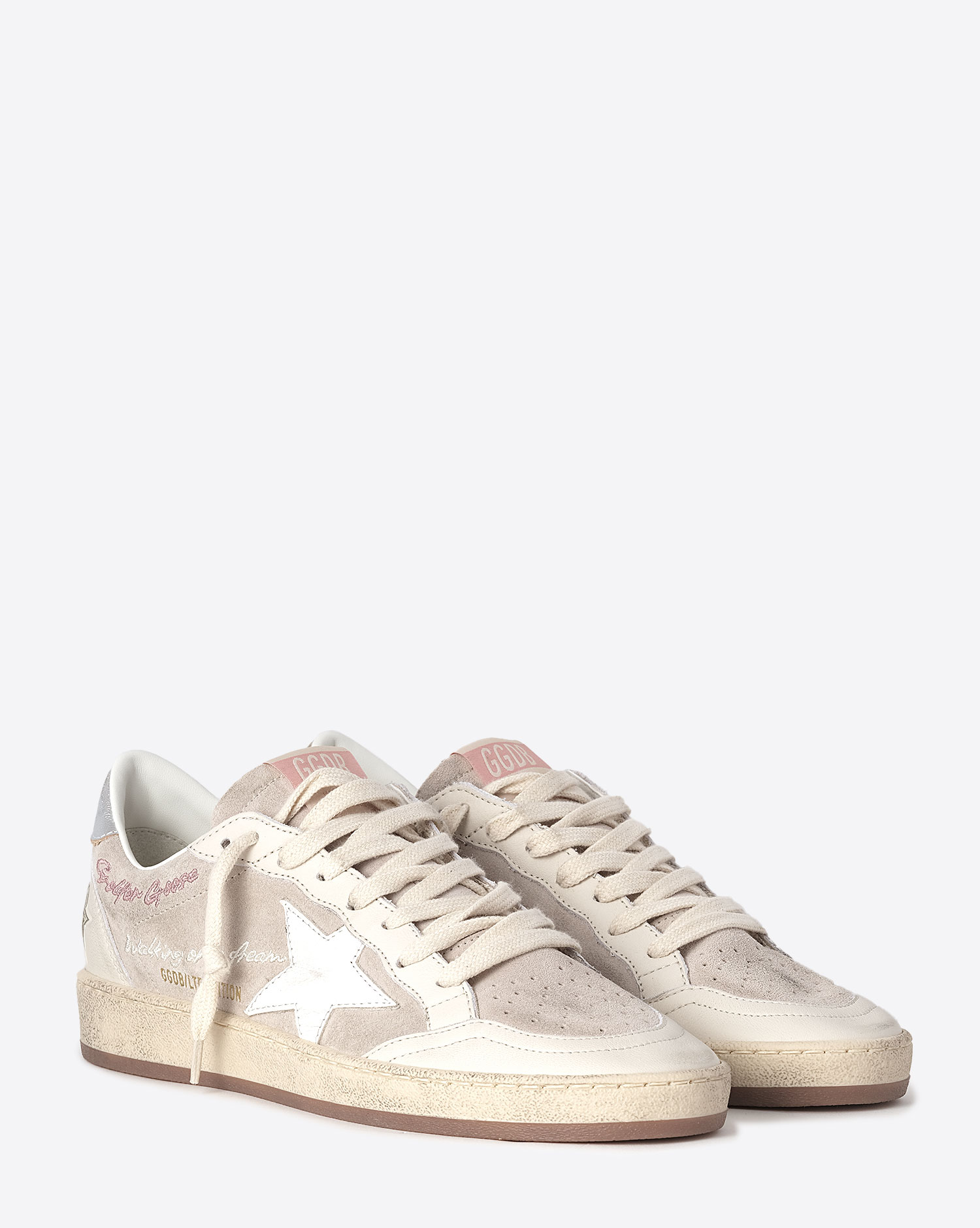 Produit Sneakers Ball Star Golden Goose en cuir suédé beige Vue face. 