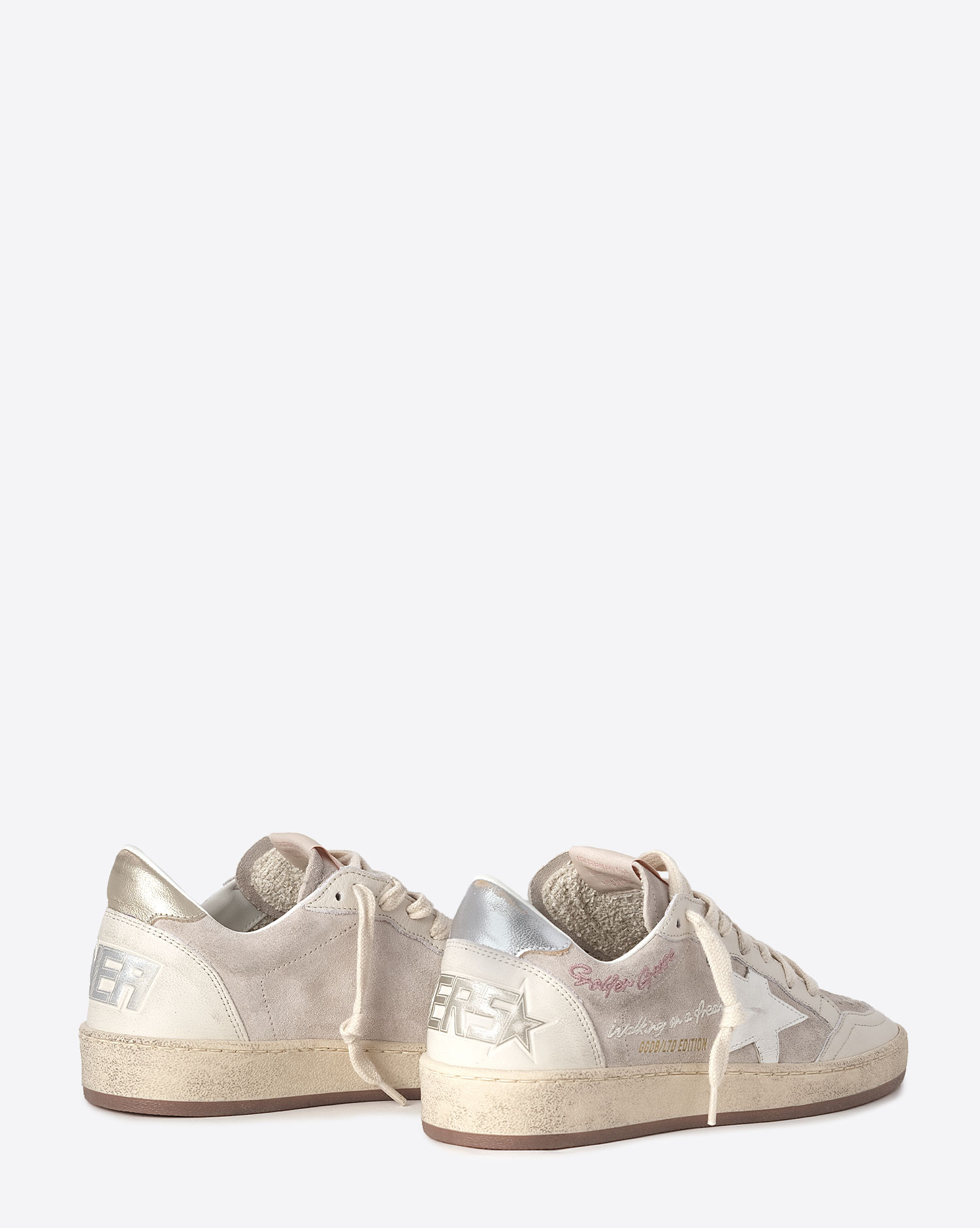 Sneakers Ball Star Golden Goose en cuir suédé beige Vue dos.