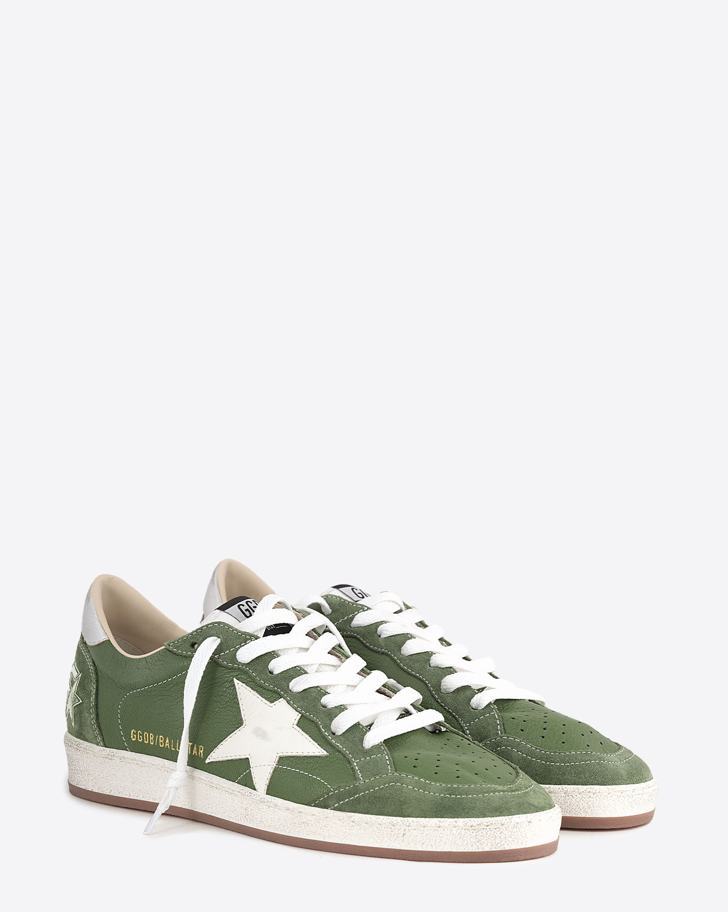 Produit Sneakers Ball Star Golden Goose pour homme en cuir vert et étoile blanche. Vue face. 