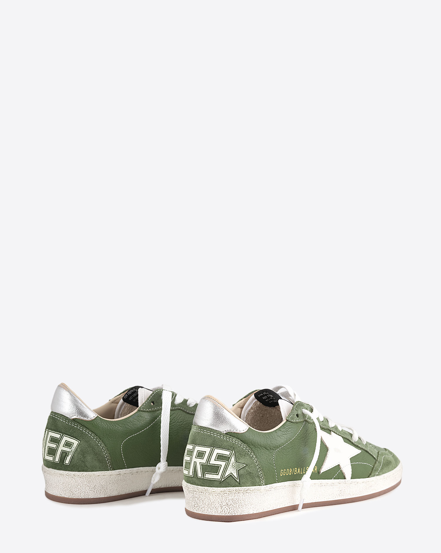 Sneakers Ball Star Golden Goose pour homme en cuir vert et étoile blanche. Vue dos. 
