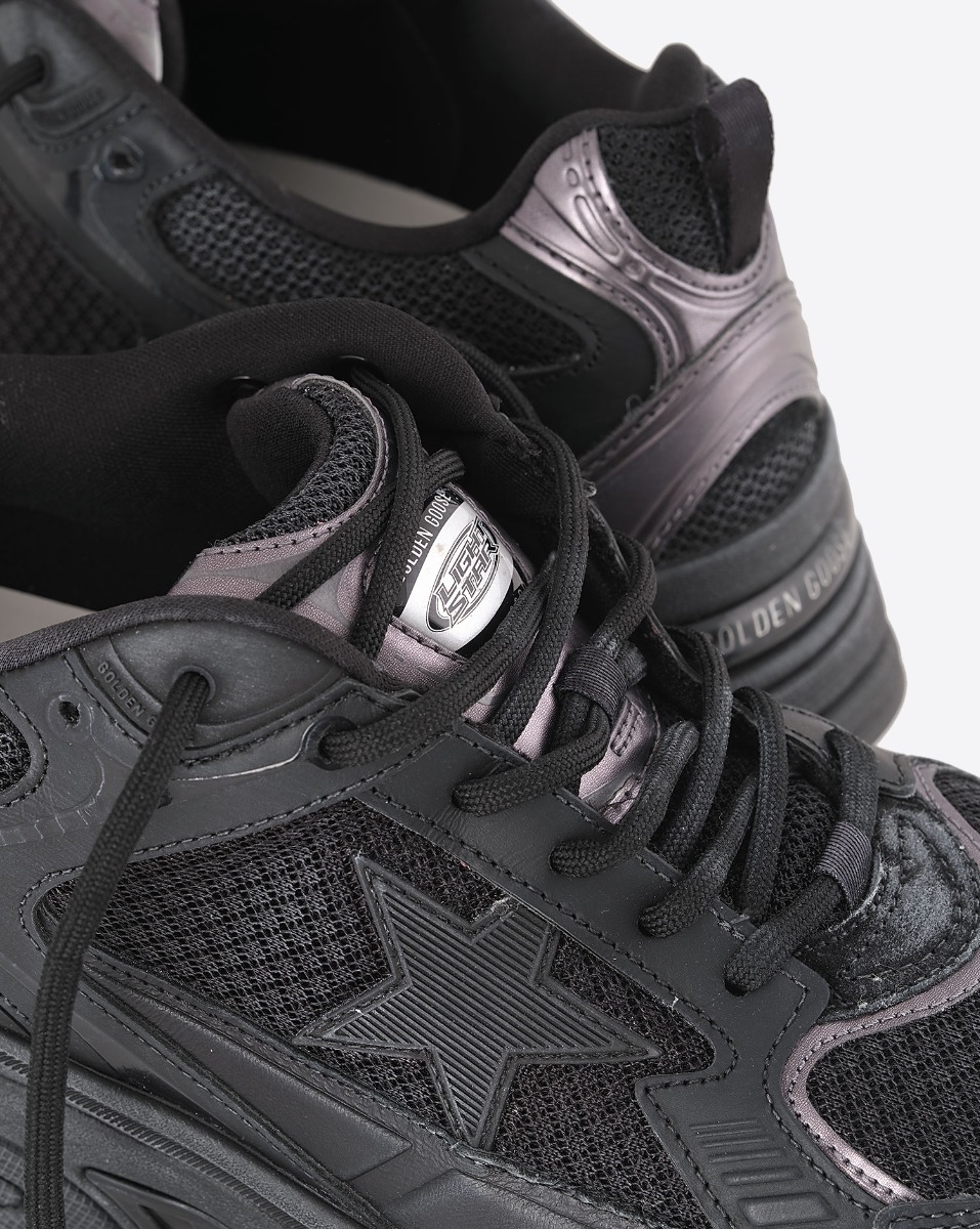 Sneakers Lightstar Golden Goose homme noires &eacute;toile noire. D&eacute;tails mati&egrave;res.