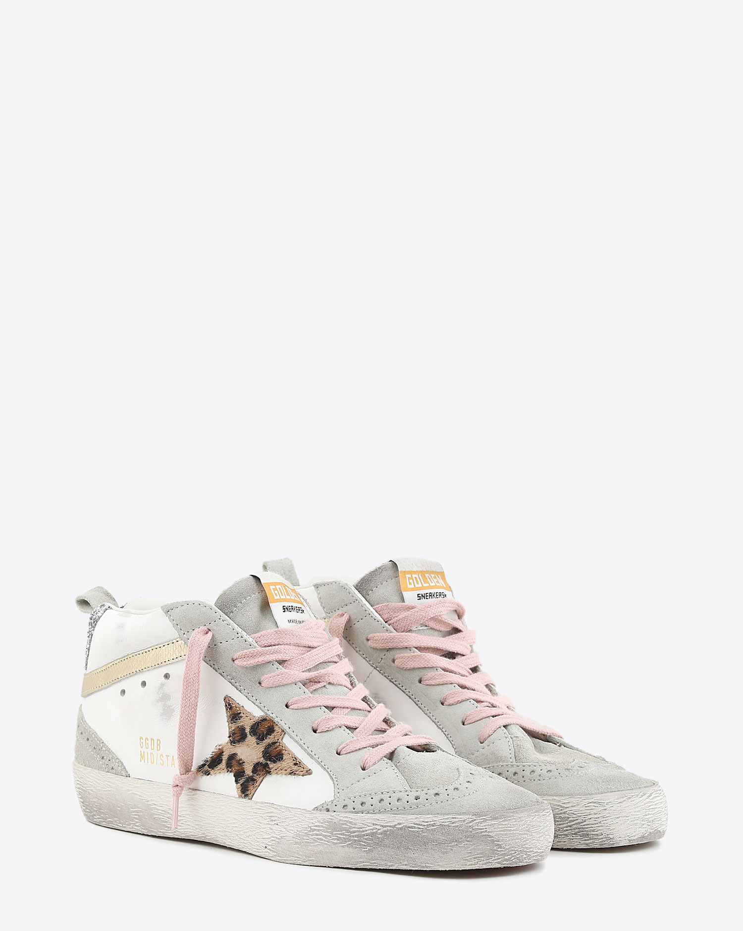 Sneakers semi-montantes Mid Star en cuir blanc bout fleuri étoile léopard lacet rose arrière paillettes argent Golden Goose femme. 