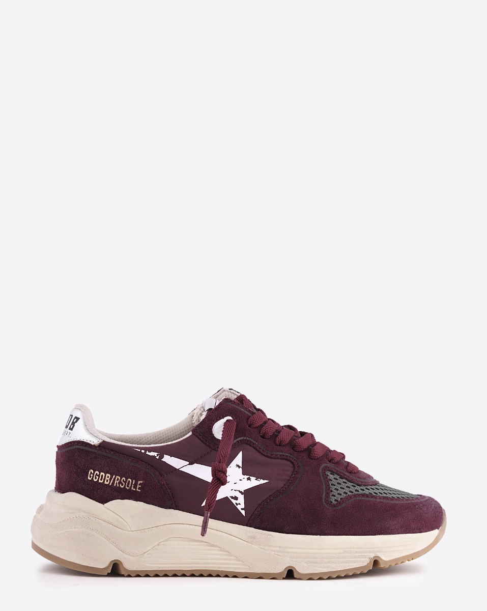 Sneakers Running Sole Golden Goose pour femme en cuir et tissu bordeaux, arri&egrave;re en cuir argent, &eacute;toile blanche. Vue de profil.