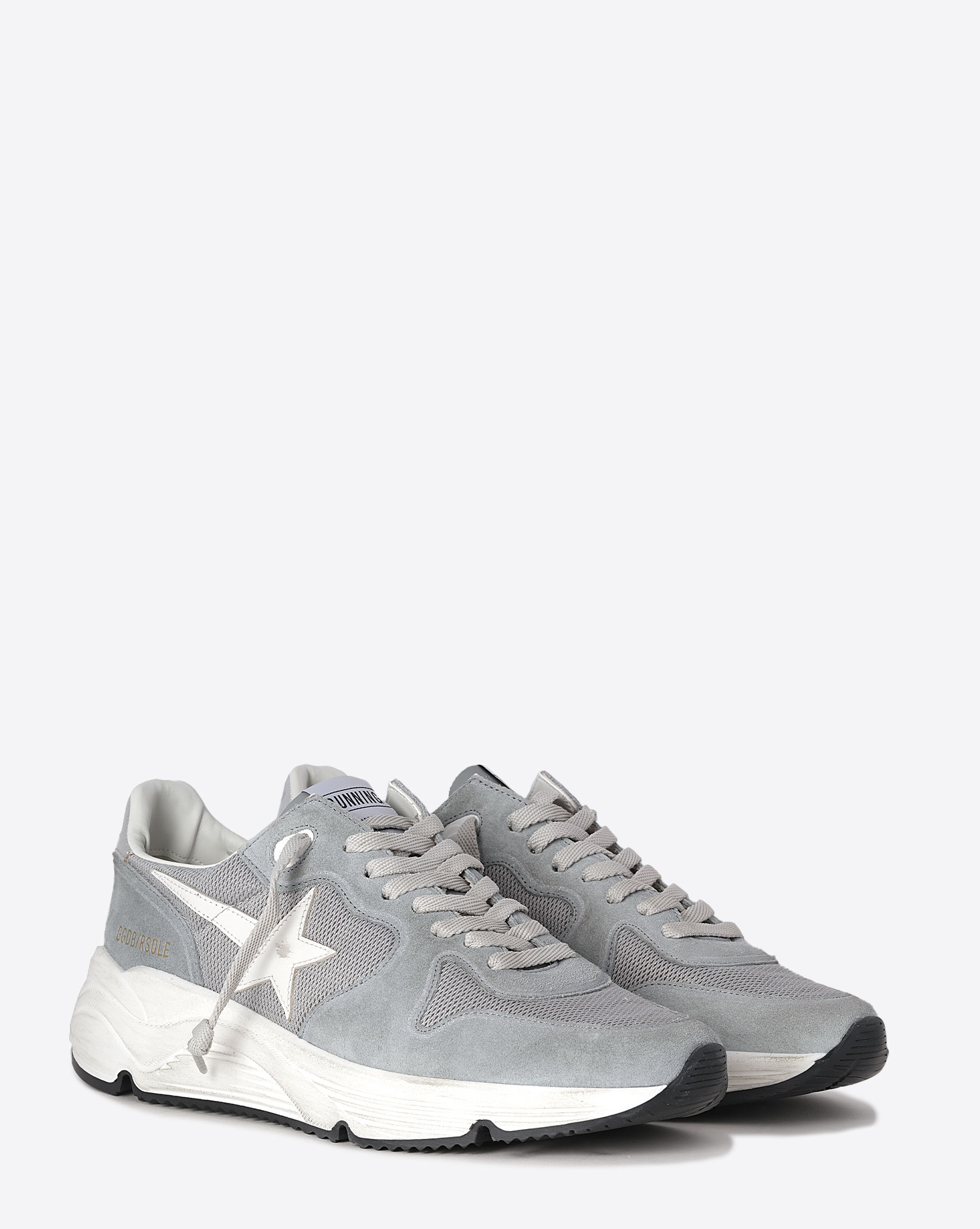 Produit Sneakers Running Sole Golden Goose en cuir gris. Vue face. 
