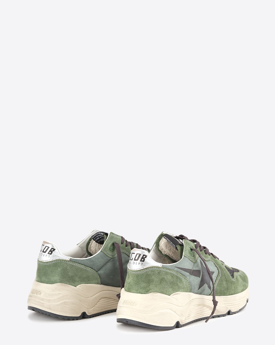 Sneakers Running Sole Golden Goose Homme en nylon vert p&acirc;le avec &eacute;toile noire et contrefort en cuir su&eacute;d&eacute; vert. Vue de dos.
