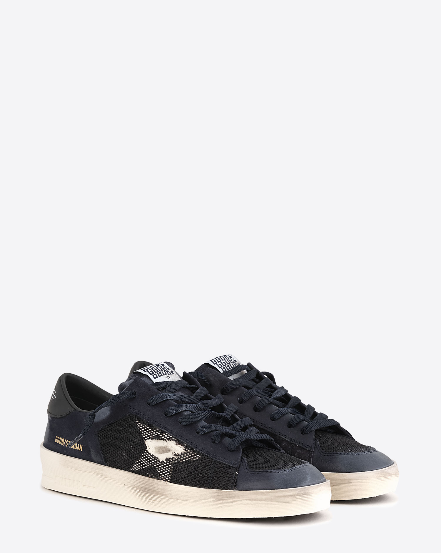 Produit Sneakers Stardan Golden Goose en cuir Bleu Nuit et étoile blanche. Vue face. 