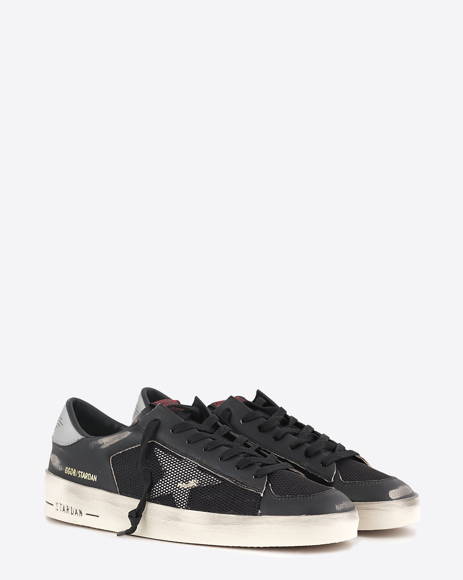 Produit Sneakers Stardan Golden Goose en cuir noir. Vue face. 