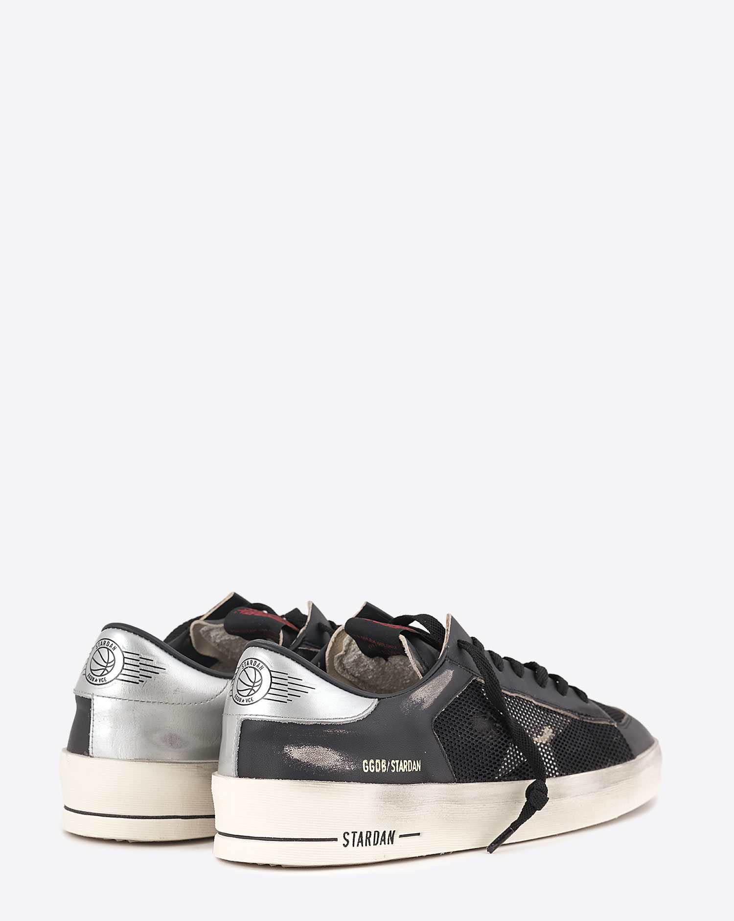 Sneakers Stardan Golden Goose en cuir noir. Vue dos. 