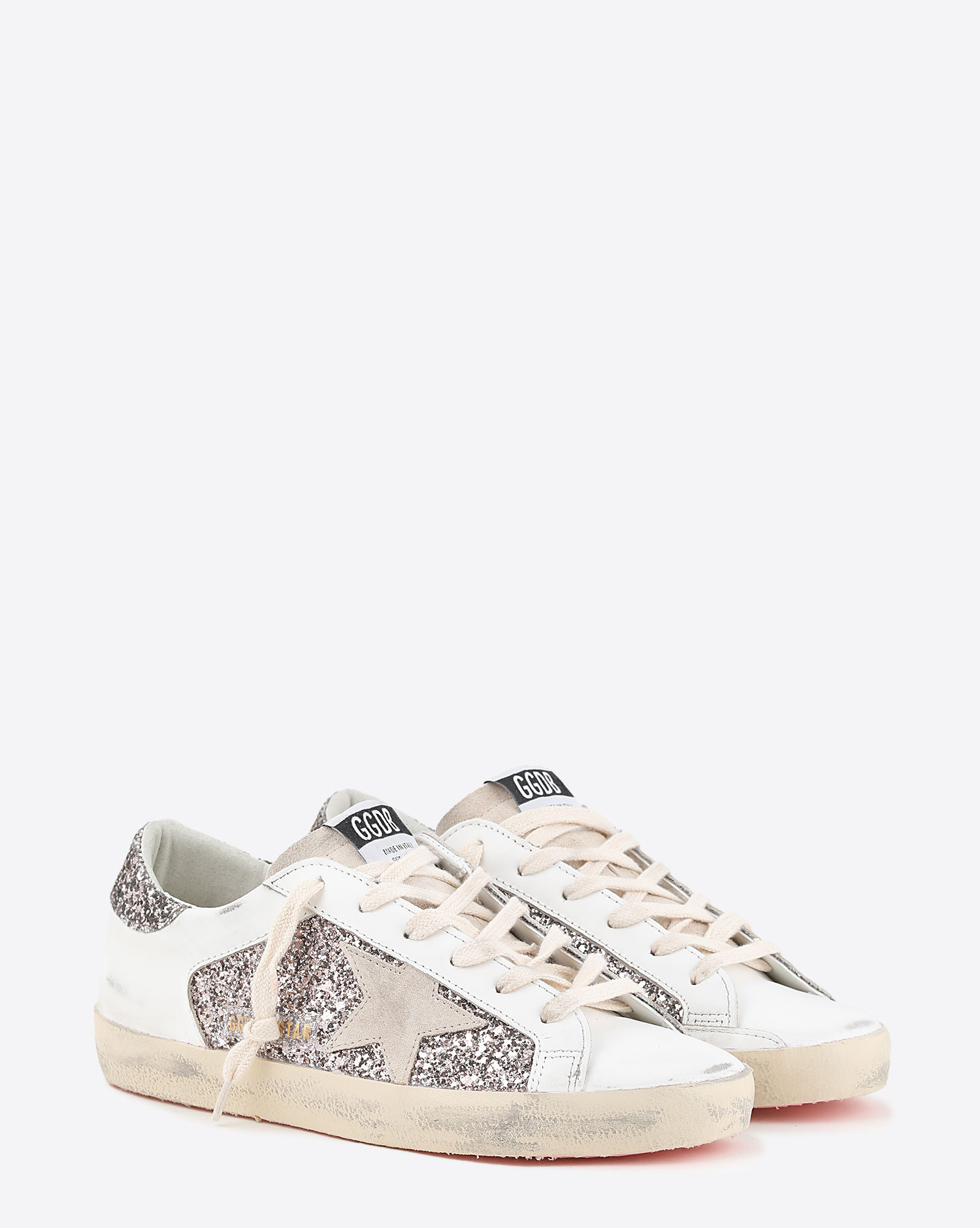 Sneakers Superstar en cuir blanc et paillettes argent 82533 Golden Goose femme. Vu de face.