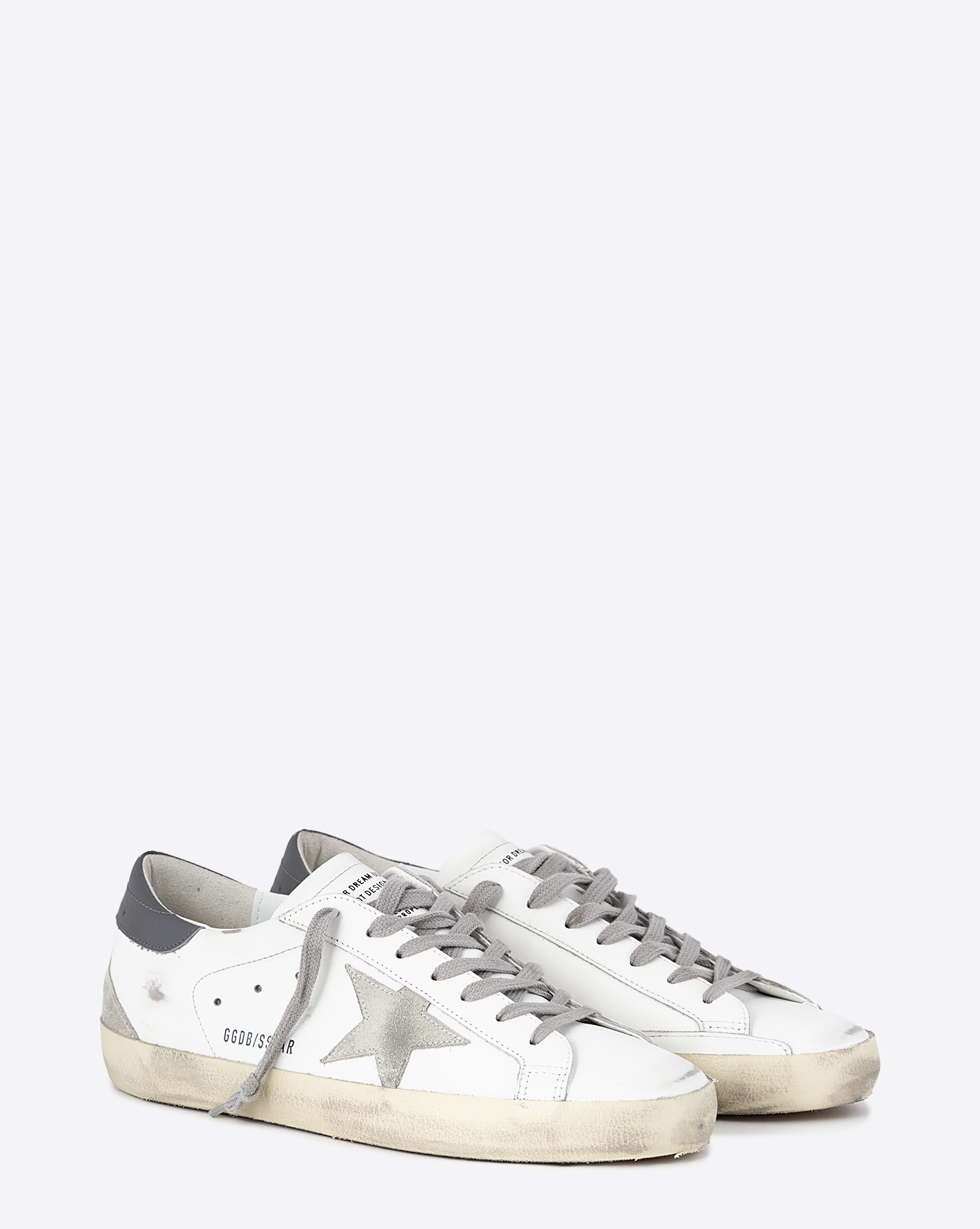 Produit Sneakers en cuir lisse blanc arrière gris foncé étoile en cuir suédé Superstar Golden Goose homme. Face.