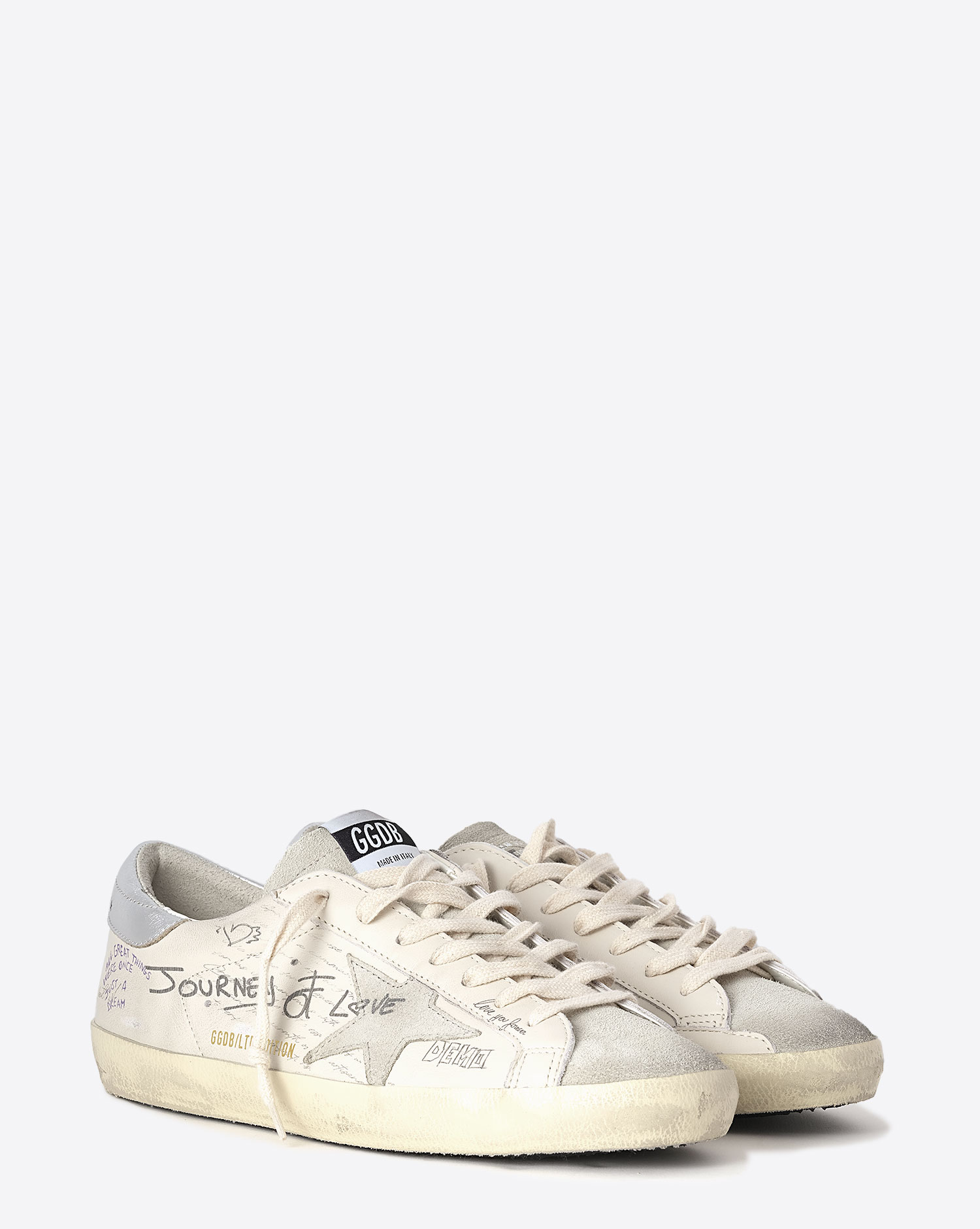Produit Sneakers Superstar Golden Goose en cuir blanc avec dessins. Vue face. 