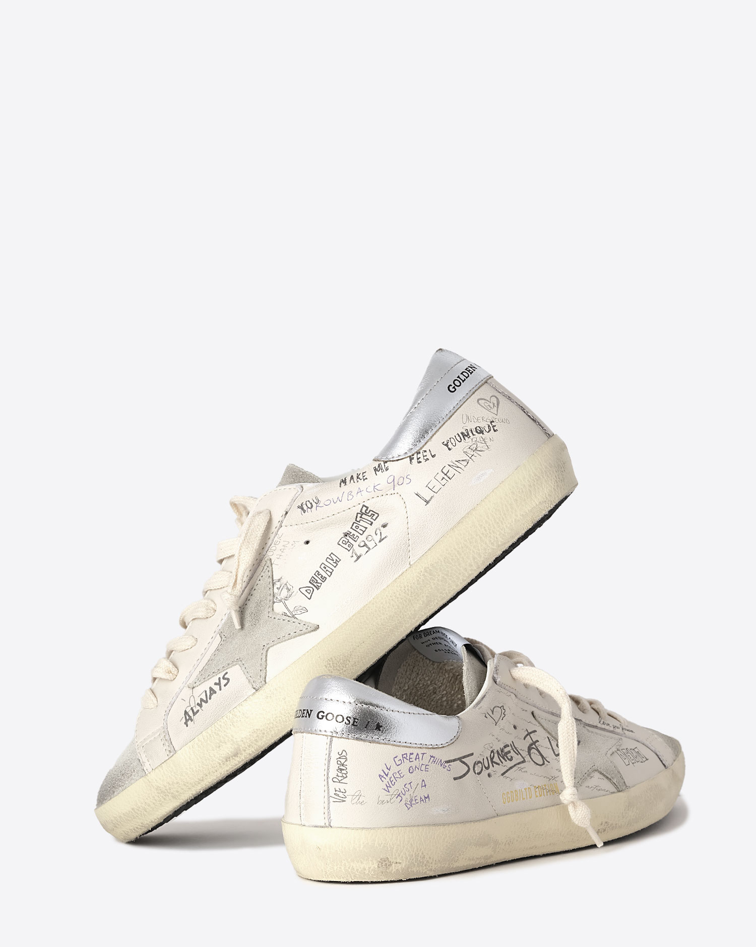 Sneakers Superstar Golden Goose en cuir blanc avec dessins. Vue profil. 