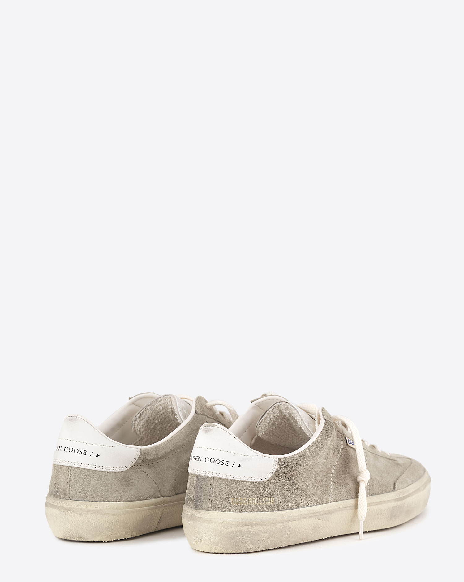 Sneakers basses Soul Star Golden Goose en cuir suédé taupe. Vue dos.