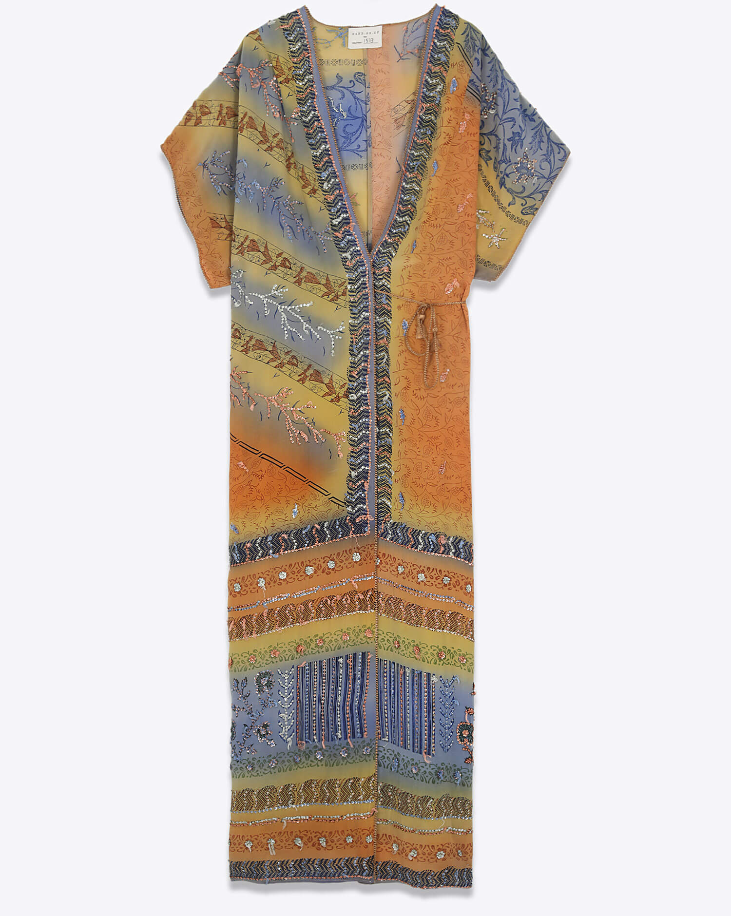 Kimono long en soie imprimée et brodée Hand So On. Fermé porté robe.