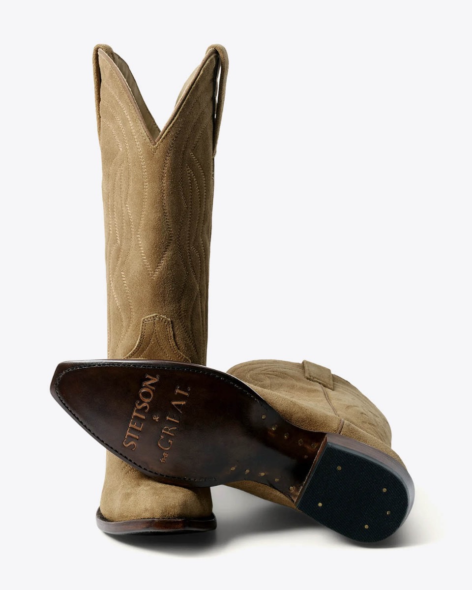 Bottes de cowboy Stetson & The Great en daim camel, vues de face. Edition limit&eacute;e.