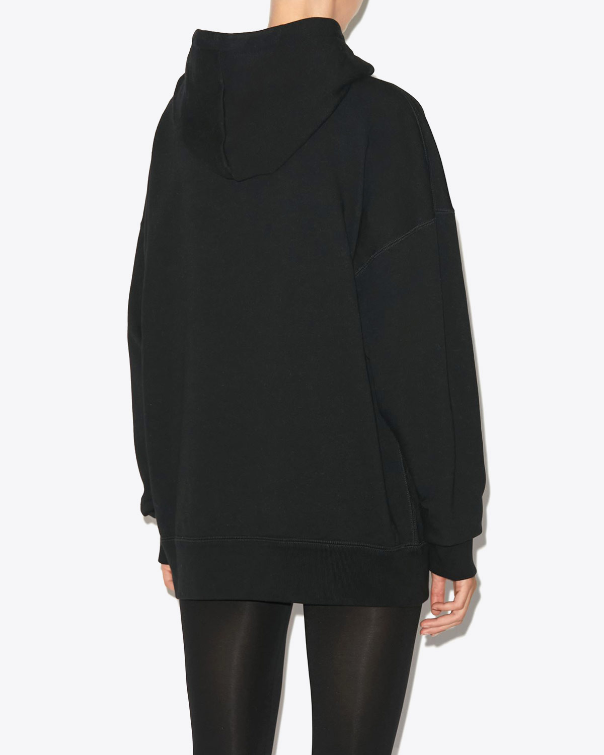 Sweat-shirt oversize à capuche noir logo argent Mansel Isabel Marant Etoile. Porté de dos.