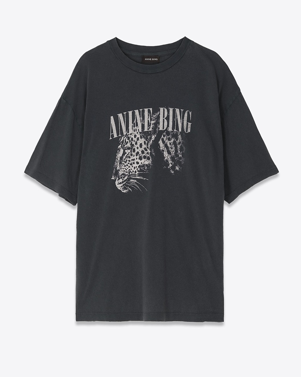 Produit T-shirt manches courtes Cohen tee Anine Bing en jersey de coton noir délavé sérigraphie léopard devant. Vue de face.