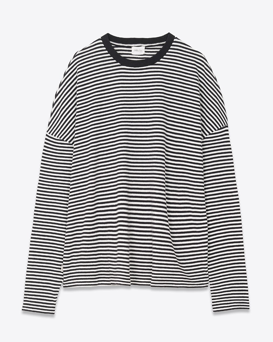 T-shirt Mikuta à manches longues en jersey de coton rayé noir et blanc. Vue de face.