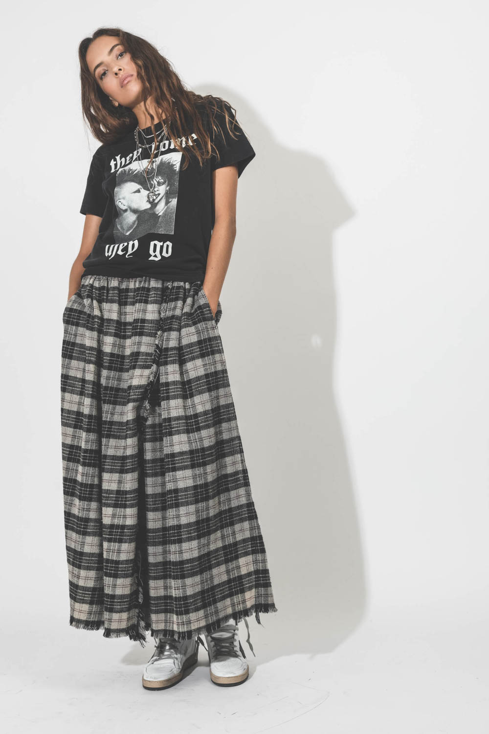 T-Shirt & Jeans – Skirt The Rules