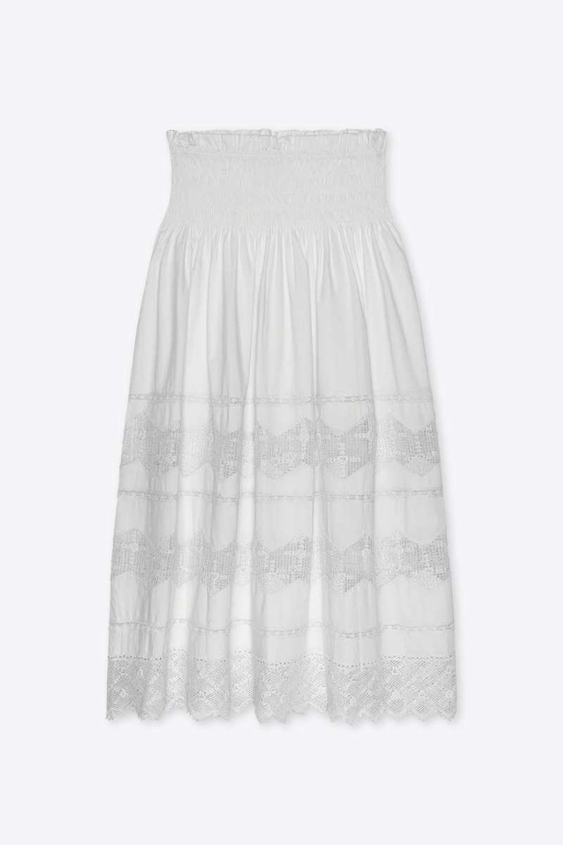 Jupe longue Rosette Crochet The Great en coton et dentelle blanche, vue de face.