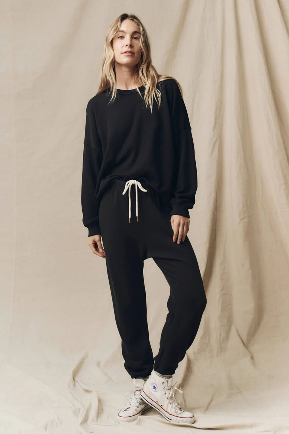Produit Pantalon jogging Stadium The Great en coton noir. Vue porté face. 

