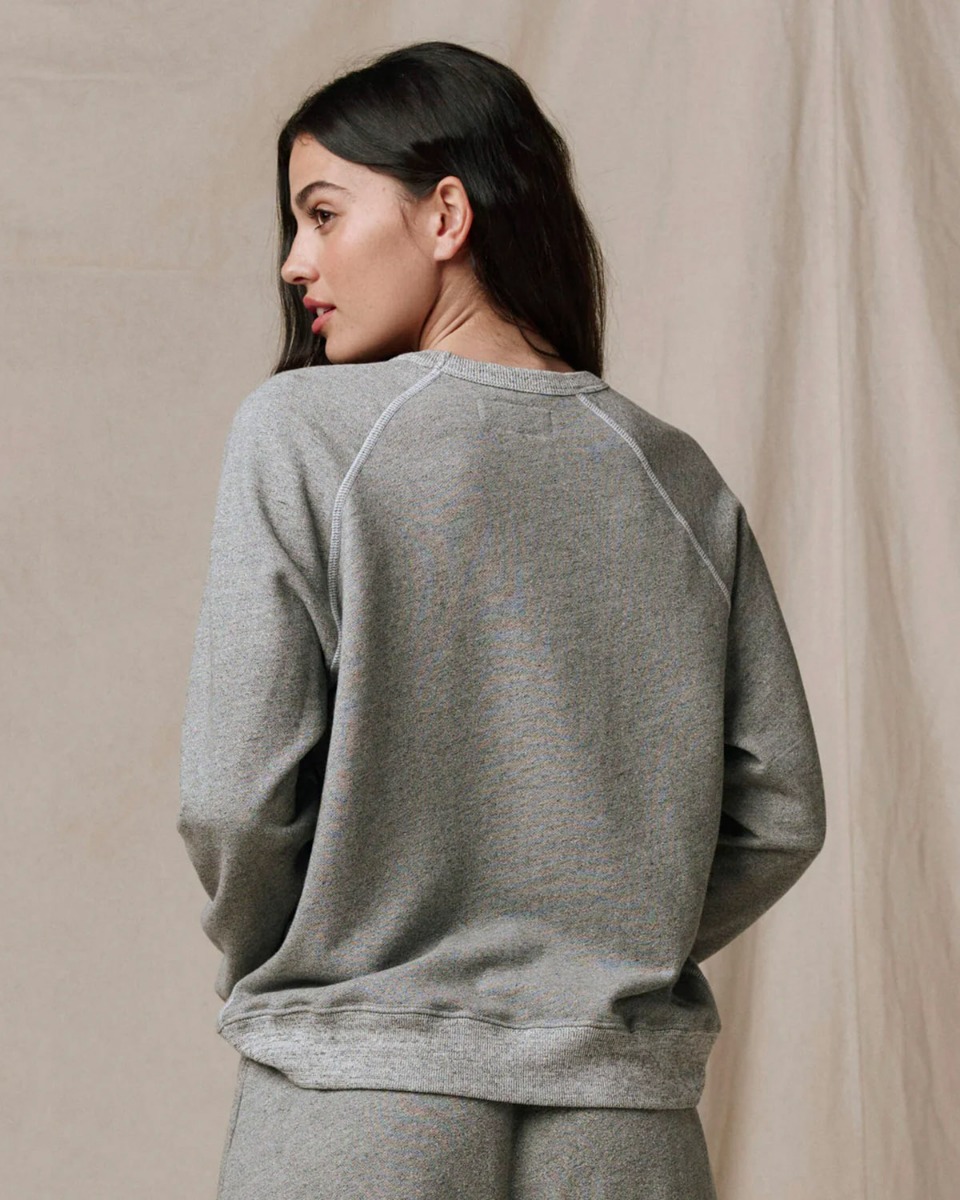 Sweat-shirt Rookie The Great en molleton fran&ccedil;ais gris chin&eacute;, port&eacute; de dos.
