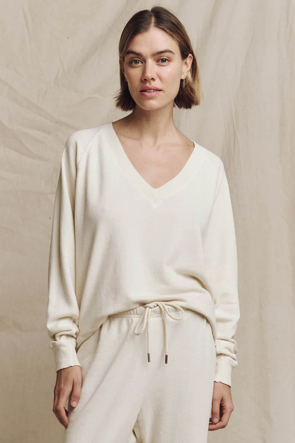 Produit Sweatshirt Neck The Great  Blanc Délavé. Vu porté face. 