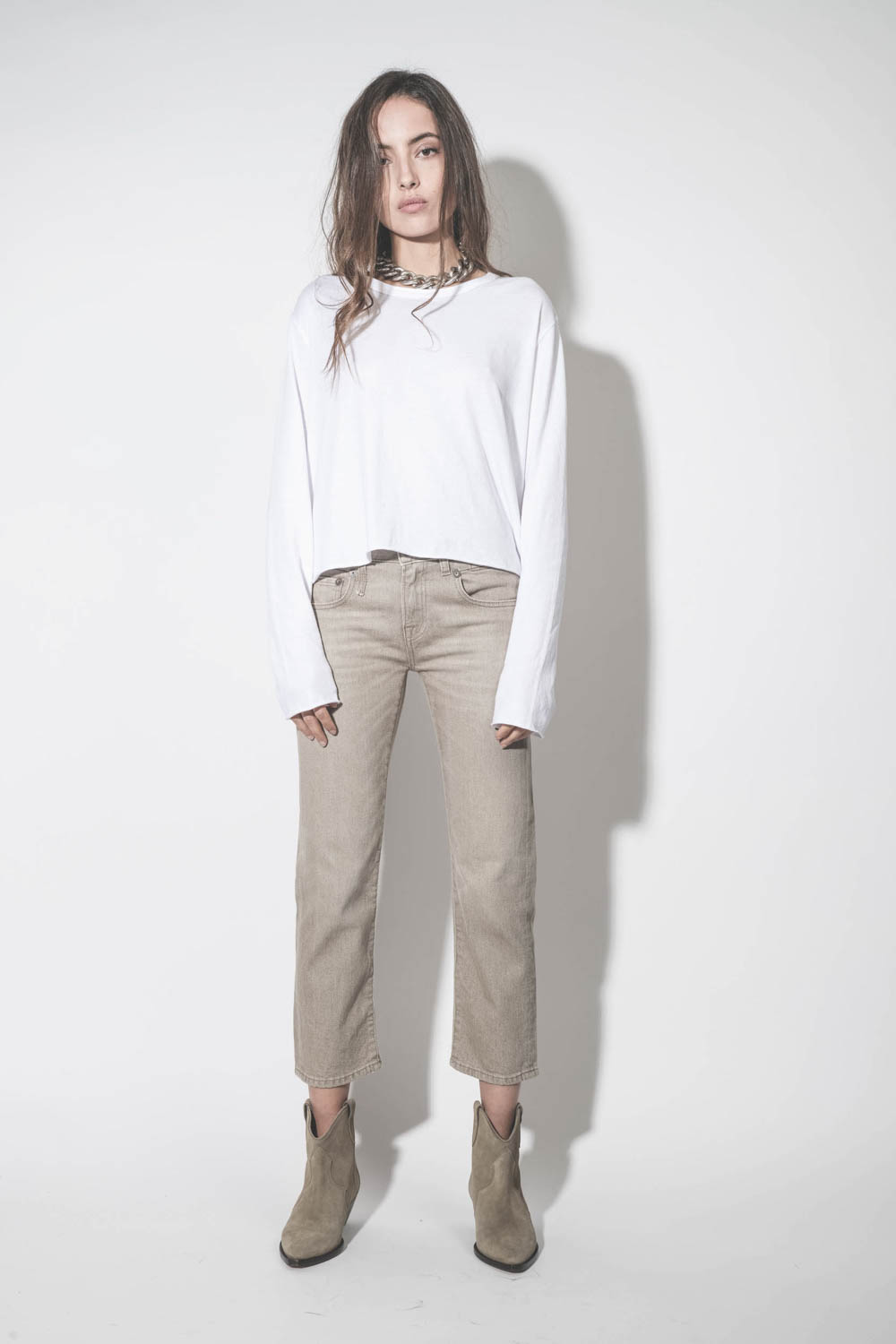 Produit Tee-shirt court manches longues col rond en coton blanc The Great. Porté de face. 