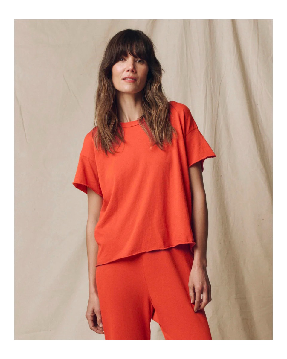 Tee-shirt court manches courtes coloris Desert Clay The Great. Porté de face.