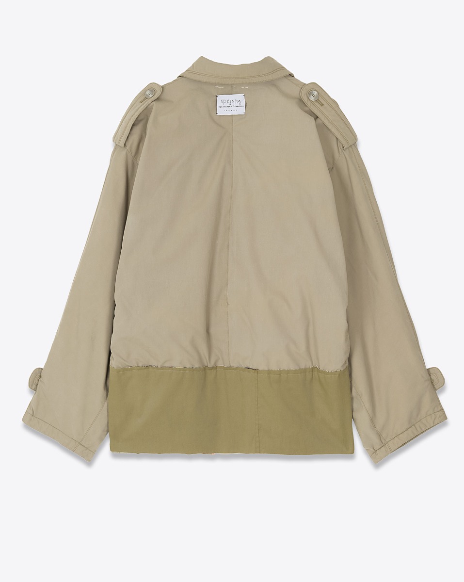 Trench revisité en version courte, confection upcyclée Yekaterina Ivankova. Vue de dos.