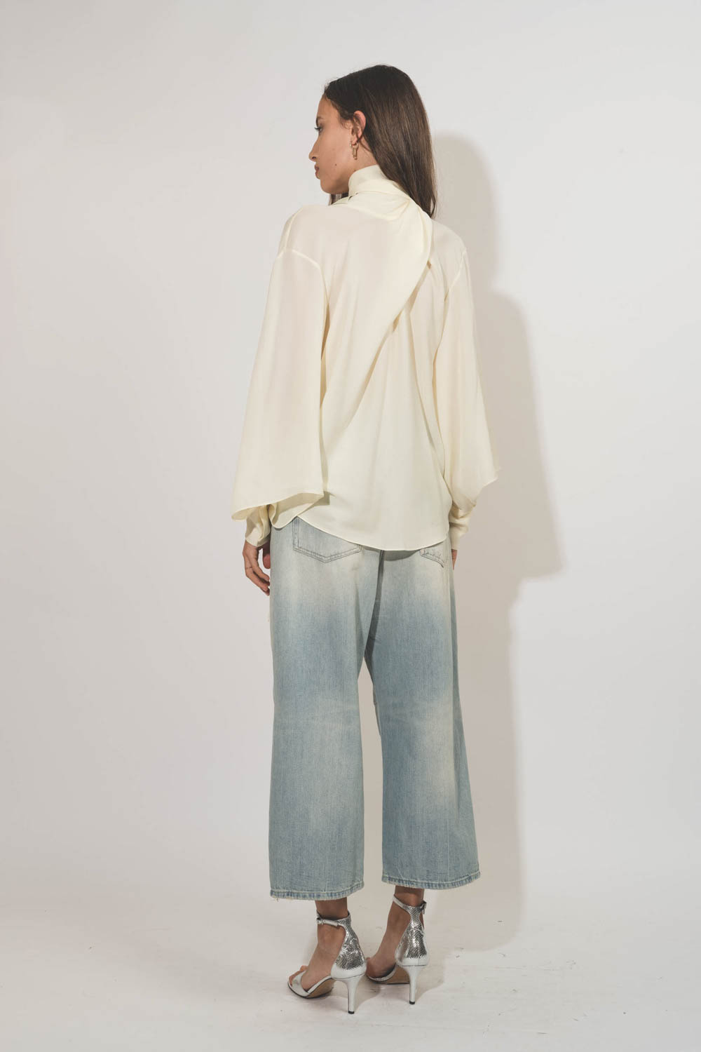 Chemise manches longues en voile de soie jaune Le Petit Café Vautrait. Drapé dans le dos.