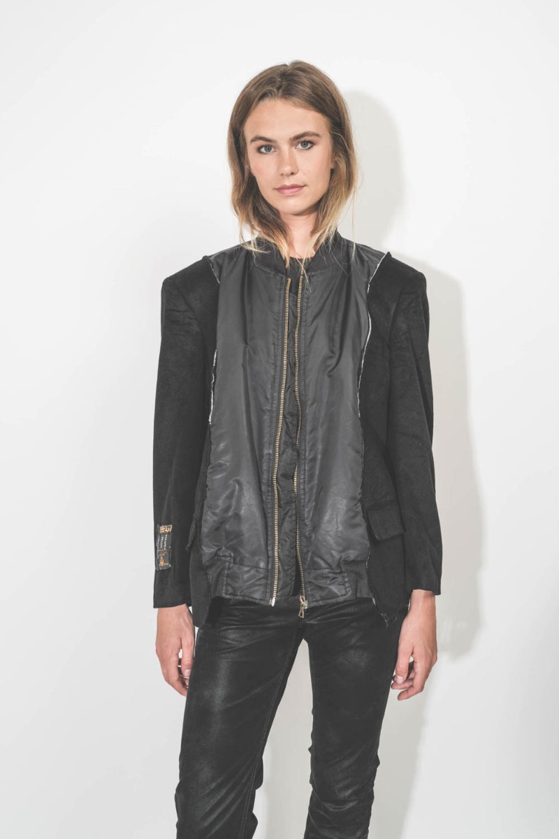Veste hybride upcyclée mélangeant bomber et cachemire par Yekaterina Ivankova, pièce unique fabriquée à la main en Italie. Détail de la fermeture zippée.