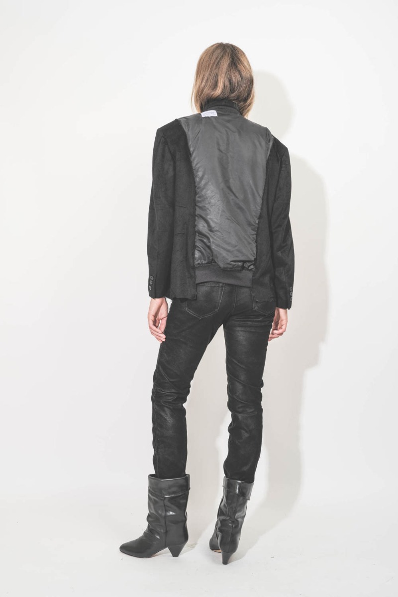 Veste hybride upcyclée mélangeant bomber et cachemire par Yekaterina Ivankova, pièce unique fabriquée à la main en Italie. Portée de dos.