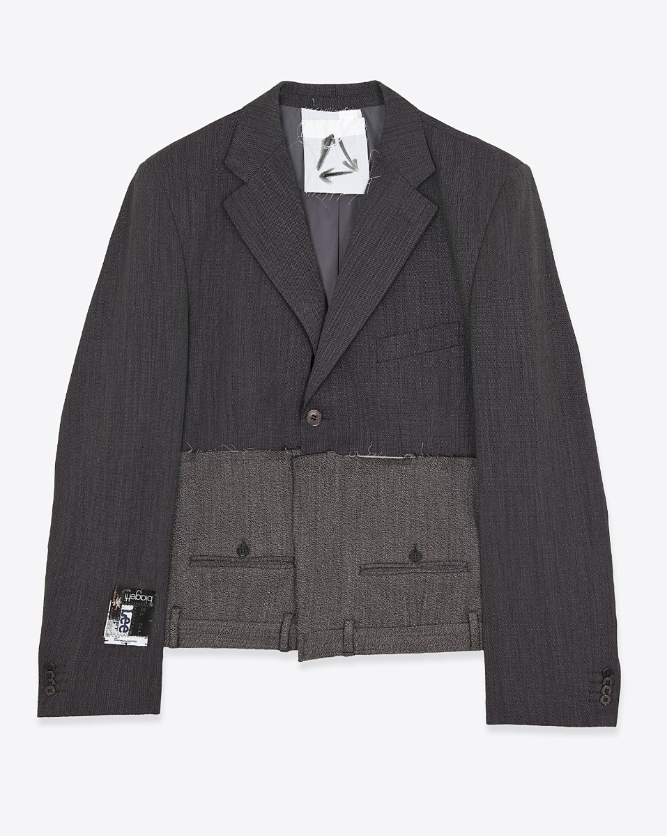 Blazer customis&eacute; avec un pantalon masculin en laine froide grise par Yekaterina Ivankova Upcycling. 